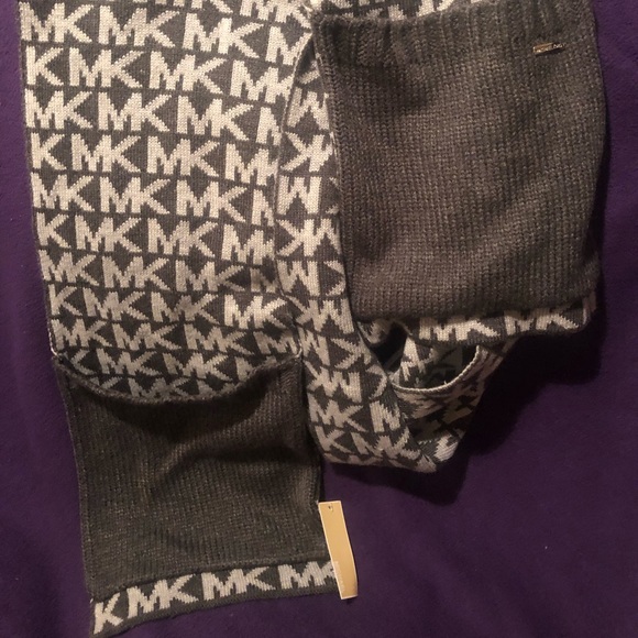 ***BRAND NEW*** MICHAEL KORS WOOL POCKET SCARVE - Picture 1 of 1